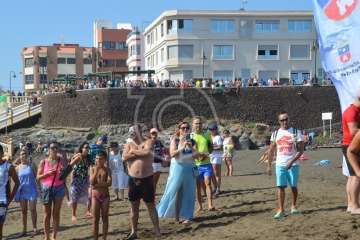  Cristo Cárdenes e Iria Otero, vencedores de la XVI Travesía a Nado de Salinetas (Foto TA)